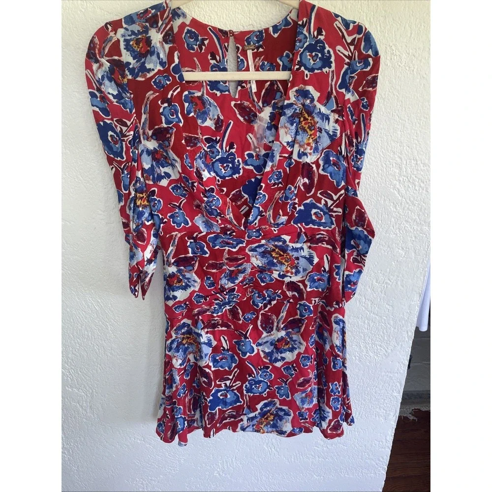 FREE PEOPLE DRESS  Size 2 Red, White, & Blue Floral Short Sleeve V-Neck New XS